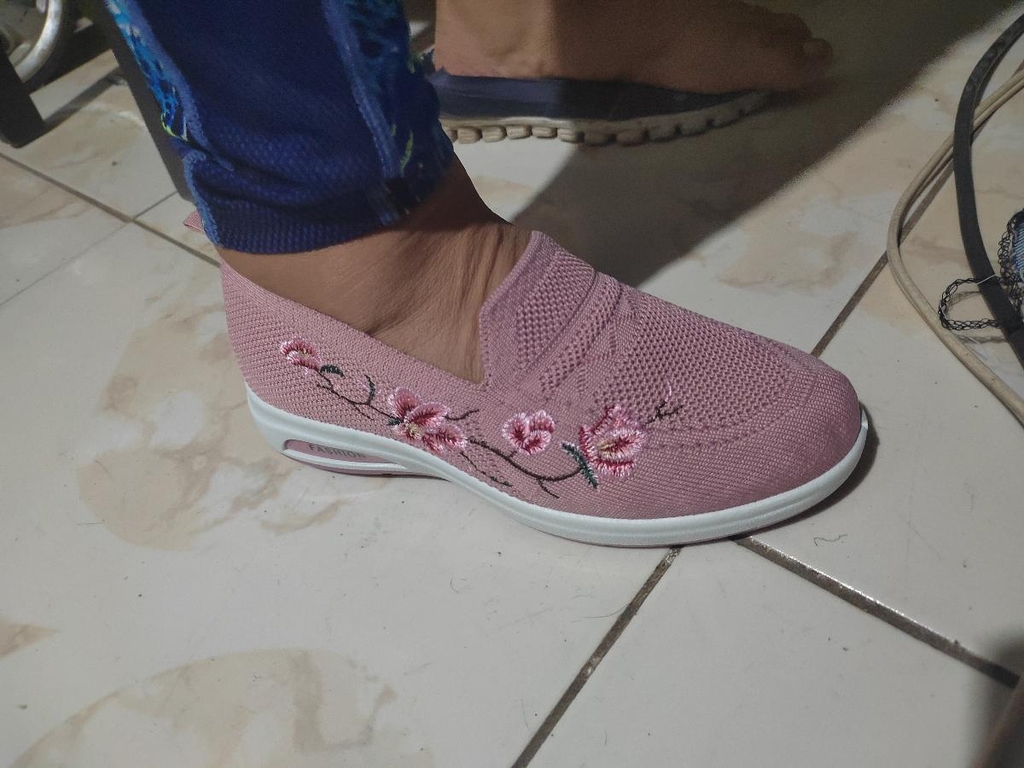 Women's casual sports shoes