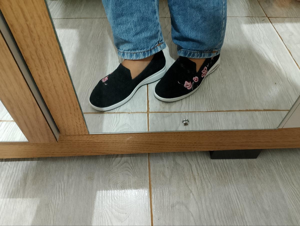 Women's casual sports shoes