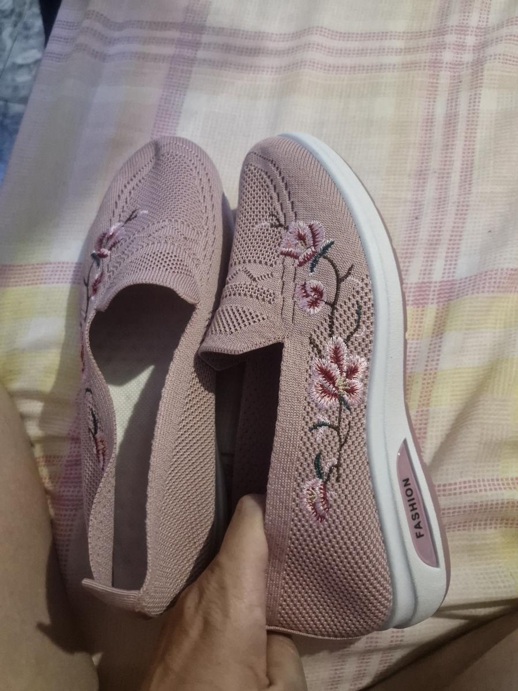 Women's casual sports shoes