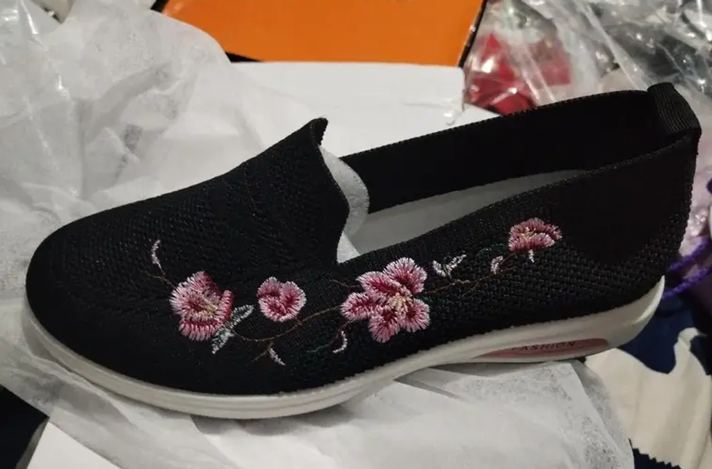 Women's casual sports shoes