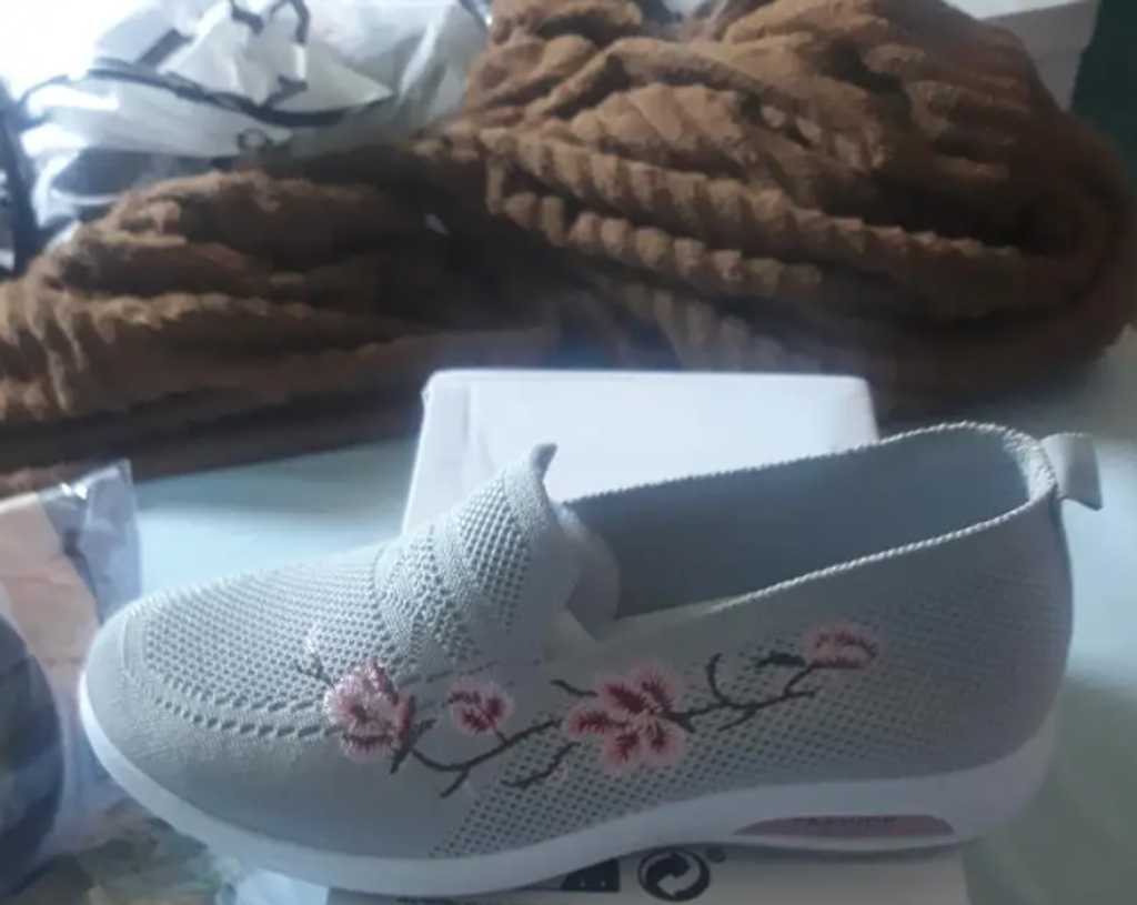 Women's casual sports shoes