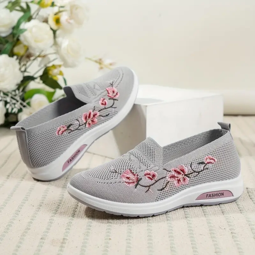 Women's casual sports shoes